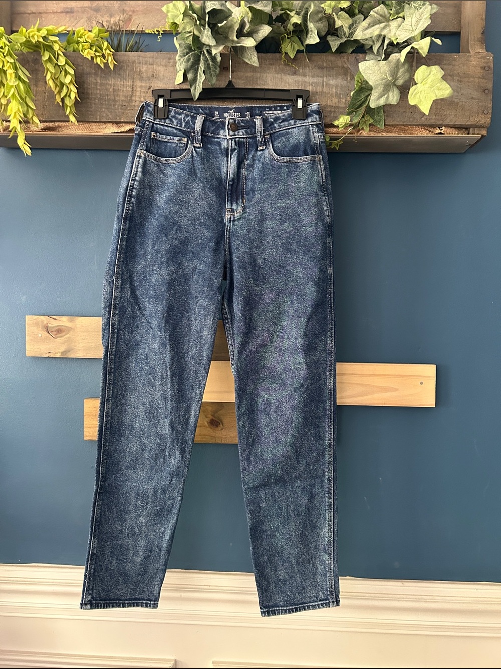 Hollister Women’s Ultra HR Mom vtg stretch Sz 26. EUC
